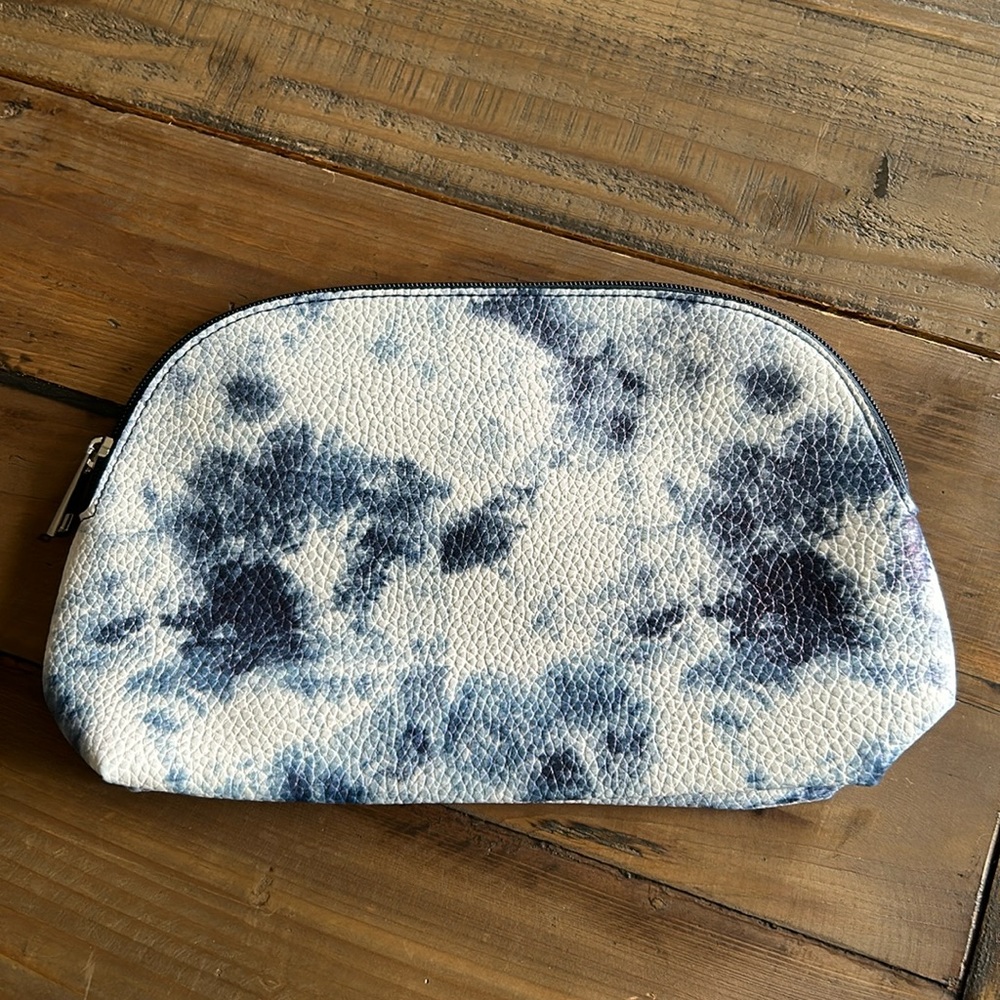 NEW - NEVER USED - Herbalife tie dye accessory/cosmetic bag